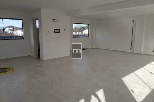 Sala Comercial para Escritório de 71,21 no Bairro iririú