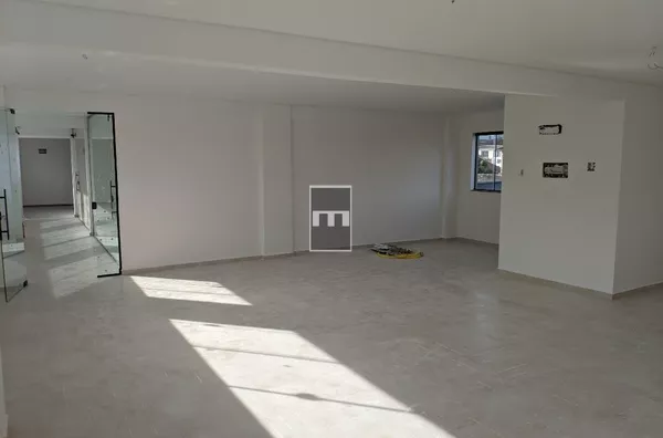 Sala Comercial para Escritório de 71,21 no Bairro iririú