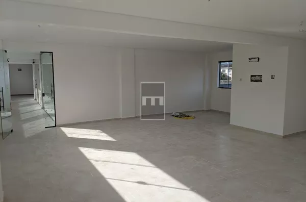 Sala Comercial para Escritório de 71,21 no Bairro iririú