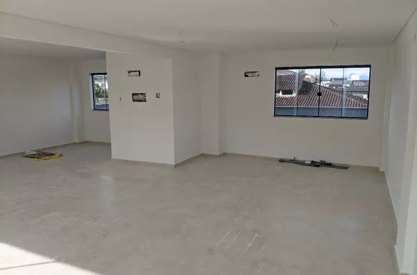 Sala Comercial para Escritório de 71,21 no Bairro iririú