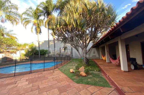 Casa para venda, 4 quarto(s),  Jardim Karaíba, Uberlândia