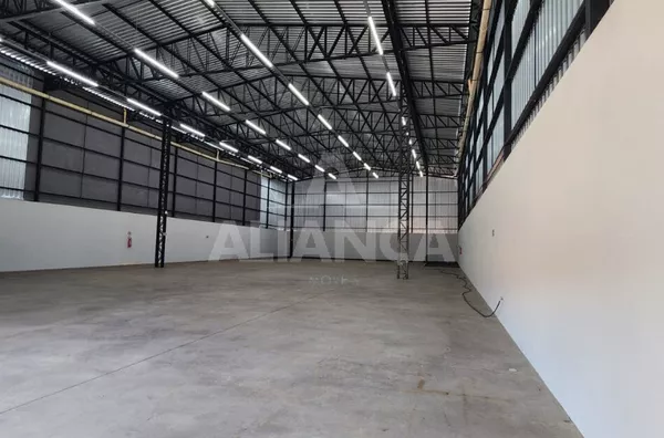 Barracão com 900m para aluguel,  Centro Empresarial Leste, Uberlândia