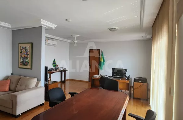 Casa para venda, 4 quartos,  Saraiva, Uberlândia