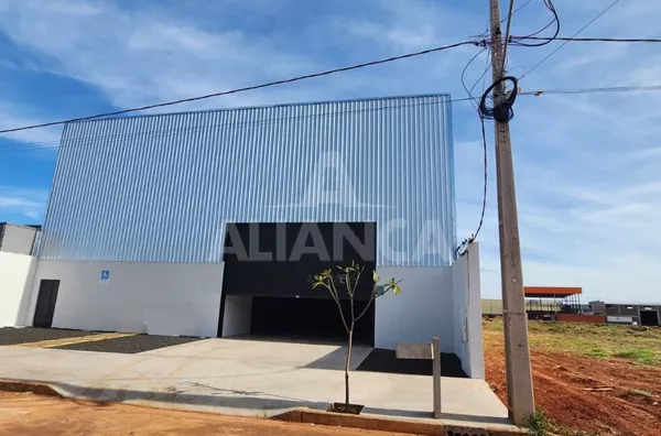 Barracão com 900m para aluguel,  Centro Empresarial Leste, Uberlândia