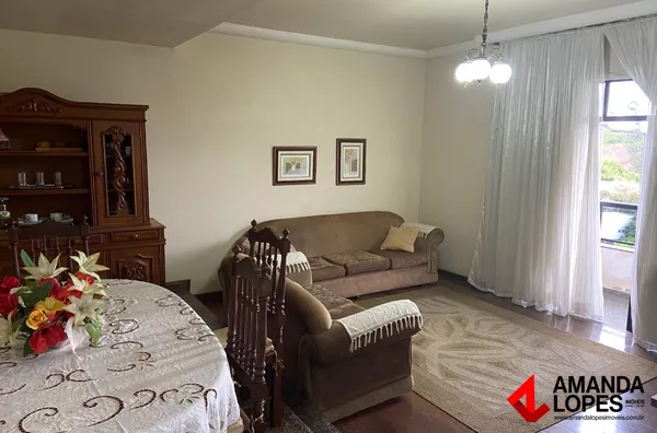 Casa 4 Qtos. c/ 2 suítes e 6 vagas - Bom Pastor 