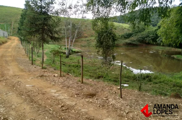 Terreno c/ nascente e açude 7.000m² - no KM 768 / BR 040