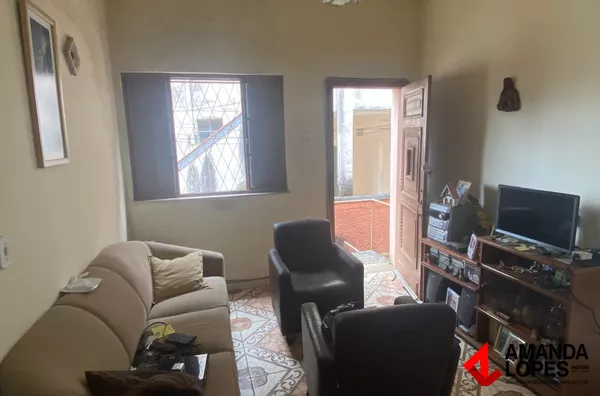 Casa 3 Qtos. c/ Terreno 240m² - Centro 