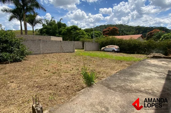 Granja c/ Casa 3 Qtos. - Próx. a Mercedes Benz 