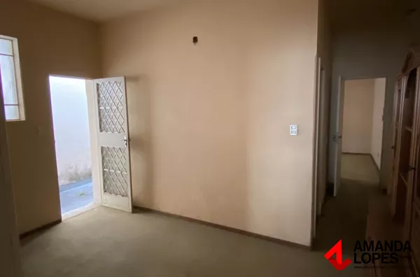 Casa 3 Qtos. c/ Suíte e 4 Vagas - Granbery 