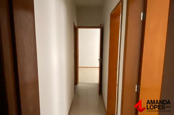 Apart. 2 qtos. c/ 1 vaga no Centro 