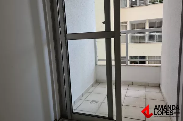 Apart. 1 qtos. c/ garagem - Centro 