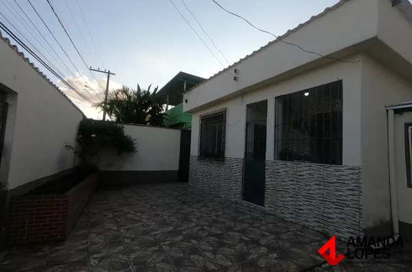 Casa 3 qtos. c/ suíte e 1 vaga e Quintal - Francisco Bernardino 