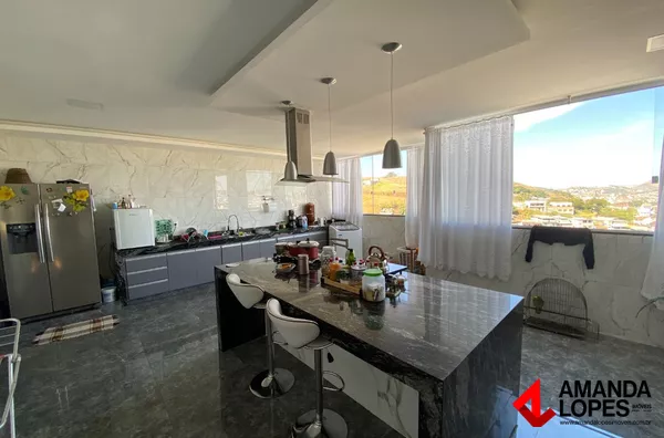 Casa Duplex 4 Qtos. c/ 2 Suítes e 2 Vagas no bairro Santa Cândida