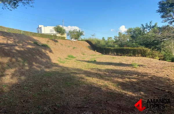 Terreno c/ 2 Platôs no Condomínio Estrada Real