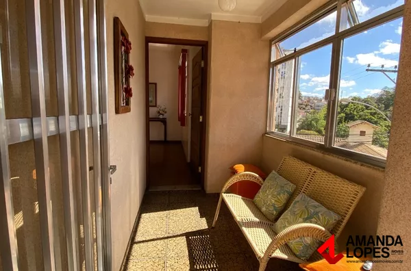 Casa 5 qtos. c/ 2 suítes e 4 vagas - Santa Helena