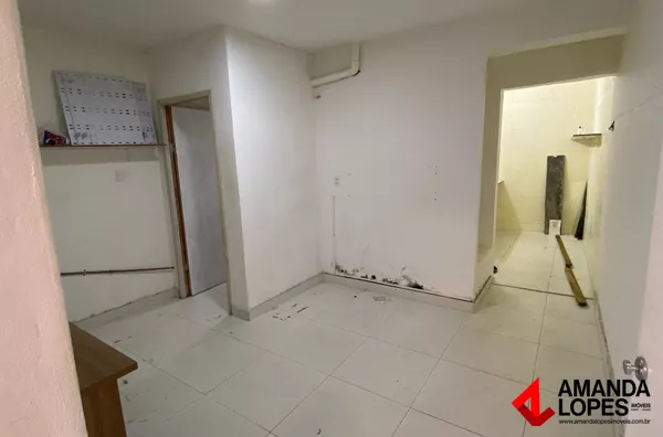 Loja c/ sobreloja ao lado do Centro Médico na Av. Rio Branco