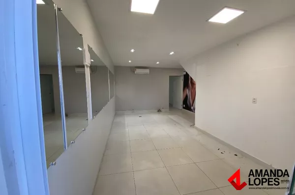 Loja c/ sobreloja ao lado do Centro Médico na Av. Rio Branco