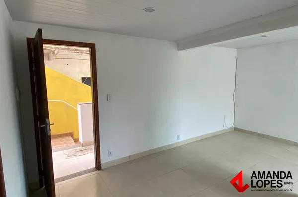 Prédio c/ 4 aparts. - estacionamento coberto- Bairro Grama