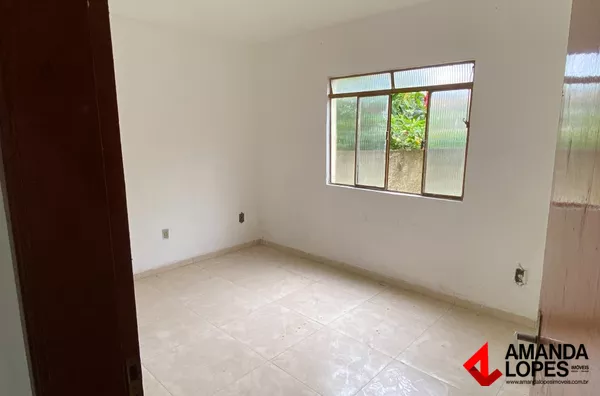 Prédio c/ 4 aparts. - estacionamento coberto- Bairro Grama