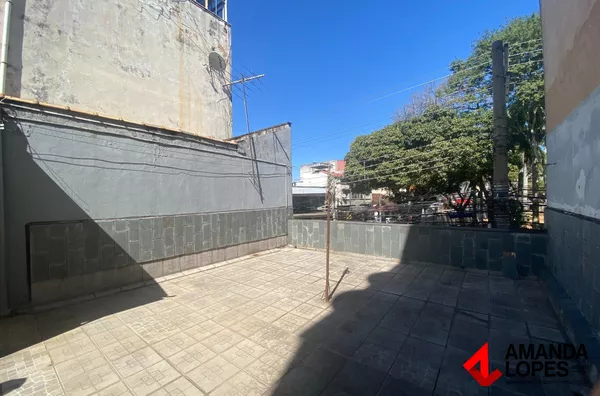 Prédio c/ 2 Aparts. e 2 lojas no Centro, Juiz De Fora