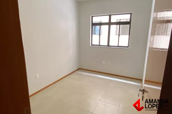 Apart. 2 qtos. c/ 1 vaga no Centro 