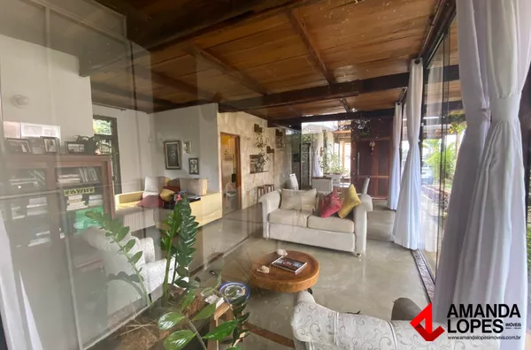 Casa Rústica e Linear no Condomínio Alto dos Pinheiros – O Refúgio dos Seus Sonhos!