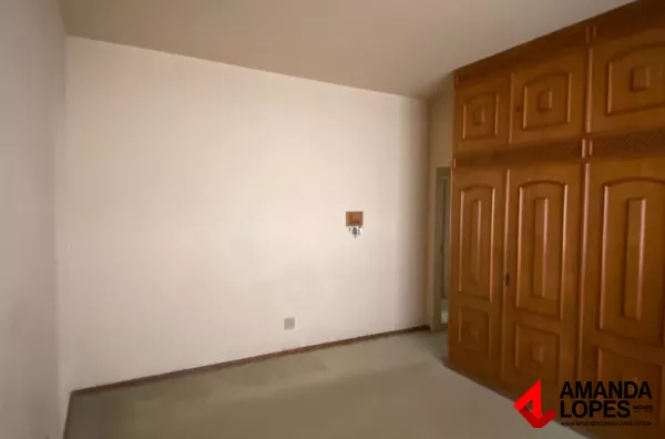 Casa 3 Qtos. c/ Suíte e 4 Vagas - Granbery 