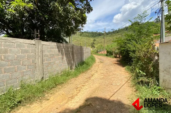 Granja c/ Casa 3 Qtos. - Próx. a Mercedes Benz 