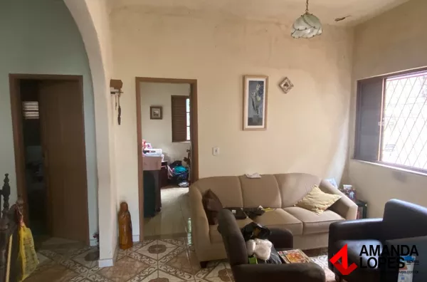 Casa 3 Qtos. c/ Terreno 240m² - Centro 