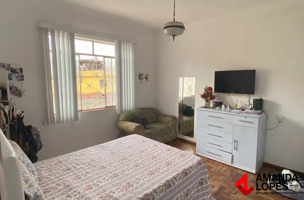 Casa 3 Qtos. 1 Vaga - Santos Anjos 