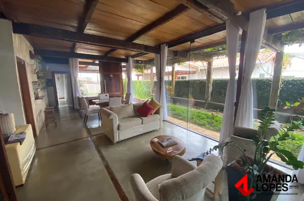 Casa Rústica e Linear no Condomínio Alto dos Pinheiros – O Refúgio dos Seus Sonhos!