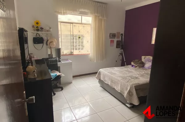 Casa 3 Qtos. 1 Vaga - Santos Anjos 