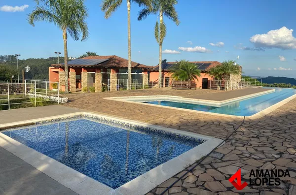 Terreno c/ 2 Platôs no Condomínio Estrada Real