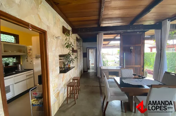 Casa Rústica e Linear no Condomínio Alto dos Pinheiros – O Refúgio dos Seus Sonhos!