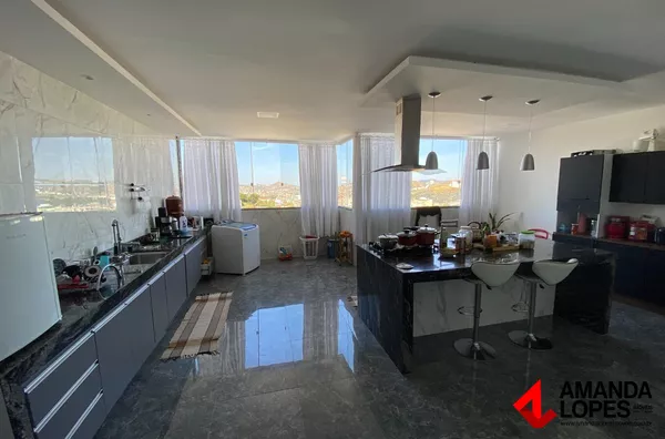 Casa Duplex 4 Qtos. c/ 2 Suítes e 2 Vagas no bairro Santa Cândida