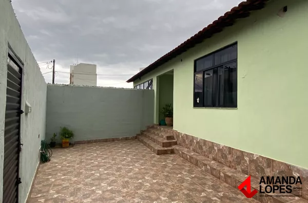 Casa 4 Qtos. c/ 2 suítes e 6 vagas - Bom Pastor 