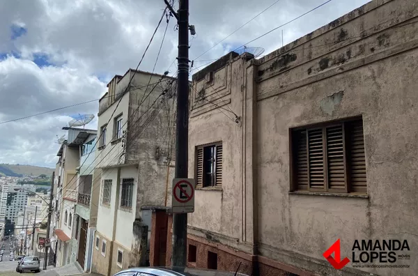 Casa 3 Qtos. c/ Terreno 240m² - Centro 