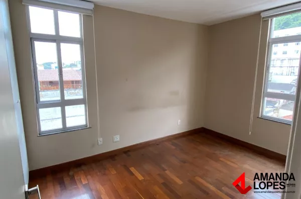 Apart. 2 Qtos. c/ Sacada e 1 Vaga - Centro