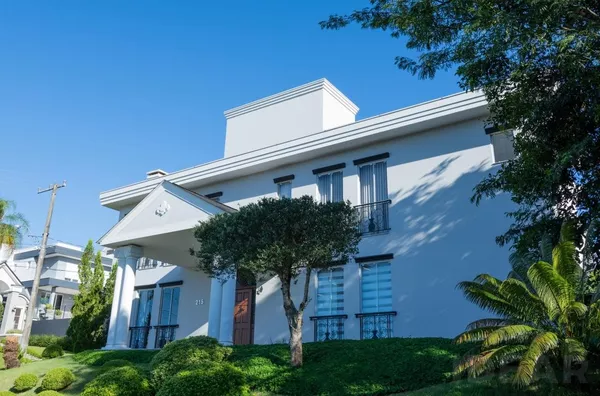 CASA ALTO PADRÃO NO COUNTRY: IMPONÊNCIA, ELEGÂNCIA E SOFISTICAÇÃO