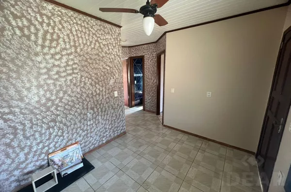 AMPLA CASA COM PÁTIO FRONTAL E ESPAÇO GOURMET PARA RECEBER OS FAMILIARES E AMIGOS