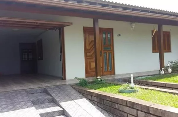 SUA FAMÍLIA MERECE CONFORTO E FACILIDADE COM ESSA AMPLA CASA