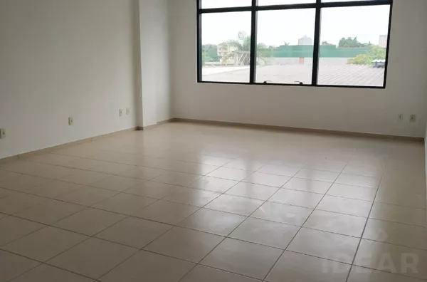 SALA COMERCIAL EM EXCELENTE LOCALIZAÇÃO, NO CORAÇÃO DA CIDADE