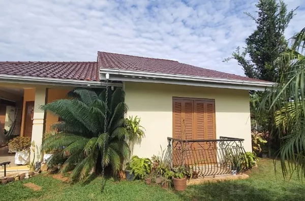 LINDA CASA NO INTERIOR, COM MUITO ESPAÇO E CONFORTO
