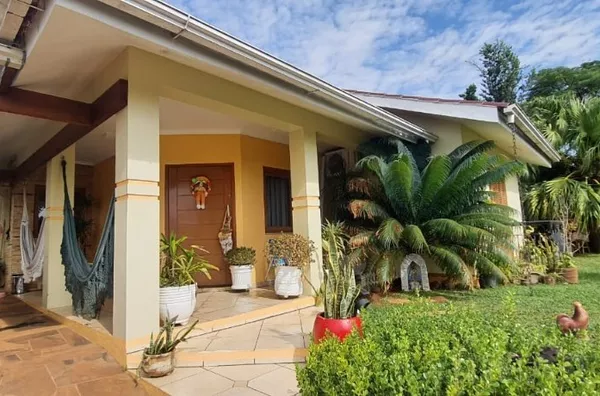 LINDA CASA NO INTERIOR, COM MUITO ESPAÇO E CONFORTO