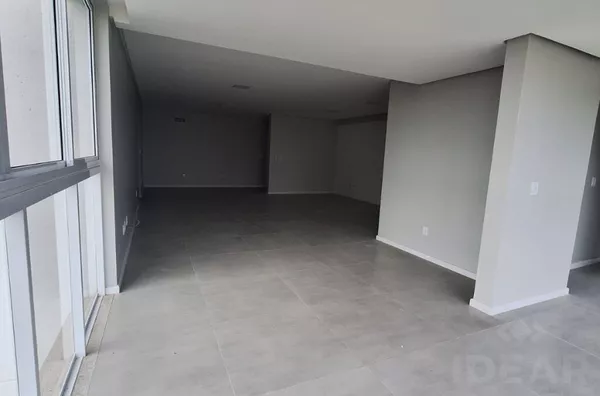 AMBIENTES AMPLOS, MUITO BEM LOCALIZADO E LINDA VISÃO DA CIDADE