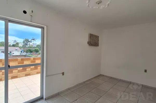 Apartamento na área central da cidade, próximo de academia, hospital, mercado, farmácia... Nos contate e agende sua visita. Nós da Idear Imóveis estamos prontos para te atender.