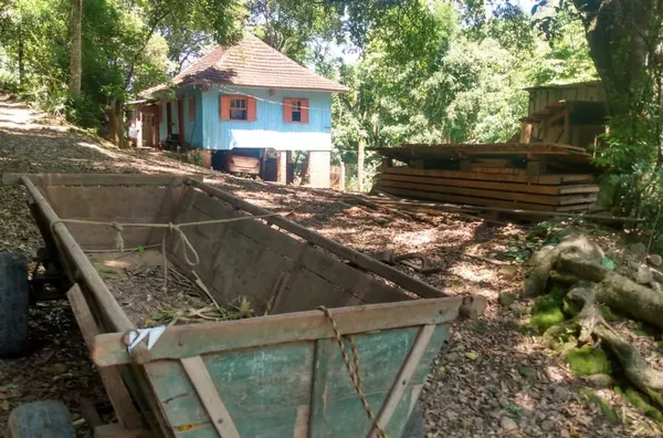 MUITA ÁREA VERDE, COM CÓRREGO E EXCELENTE ÁREA DE LAZER