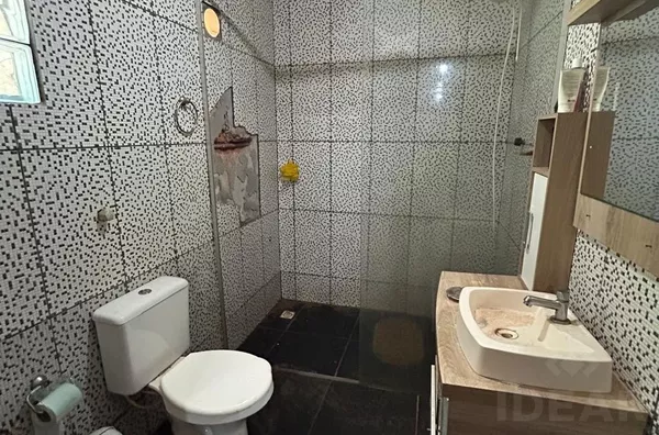 CHÁCARA COM CASA MISTA, GALPÃO QUIOSQUE, AÇUDE E MUITO ESPAÇO