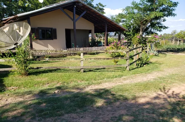 Chácara pronta para moradia, produção de fumo e estufa de morangos