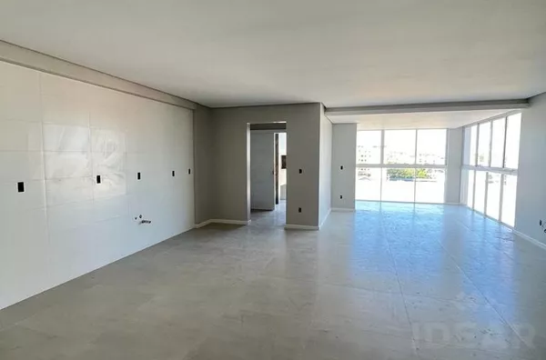 AMBIENTES AMPLOS, MUITO BEM LOCALIZADO E LINDA VISÃO DA CIDADE